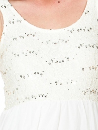 Biele tehotenské šaty s flitrami a čipkou